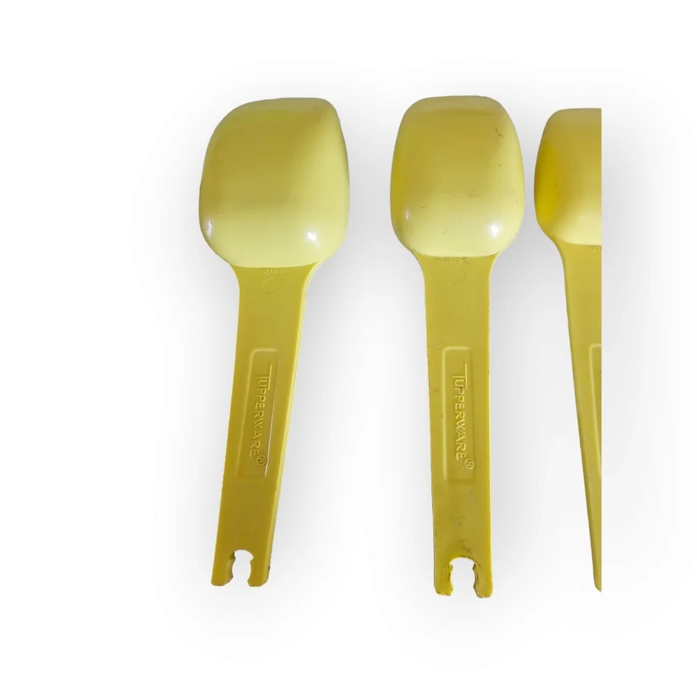 Vintage Tupperware yellow measuring‎ spoons